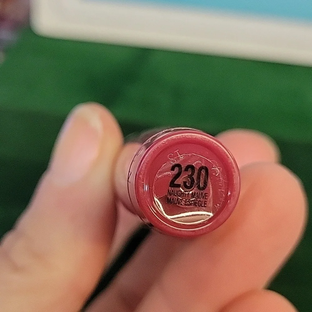 Revlon Kiss Cushion Lip Tint 4.4ml New Sealed Tube - 230 Naughty Mauve